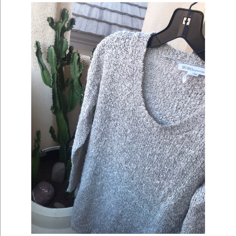 BCBG beige/black sweater Size M/L